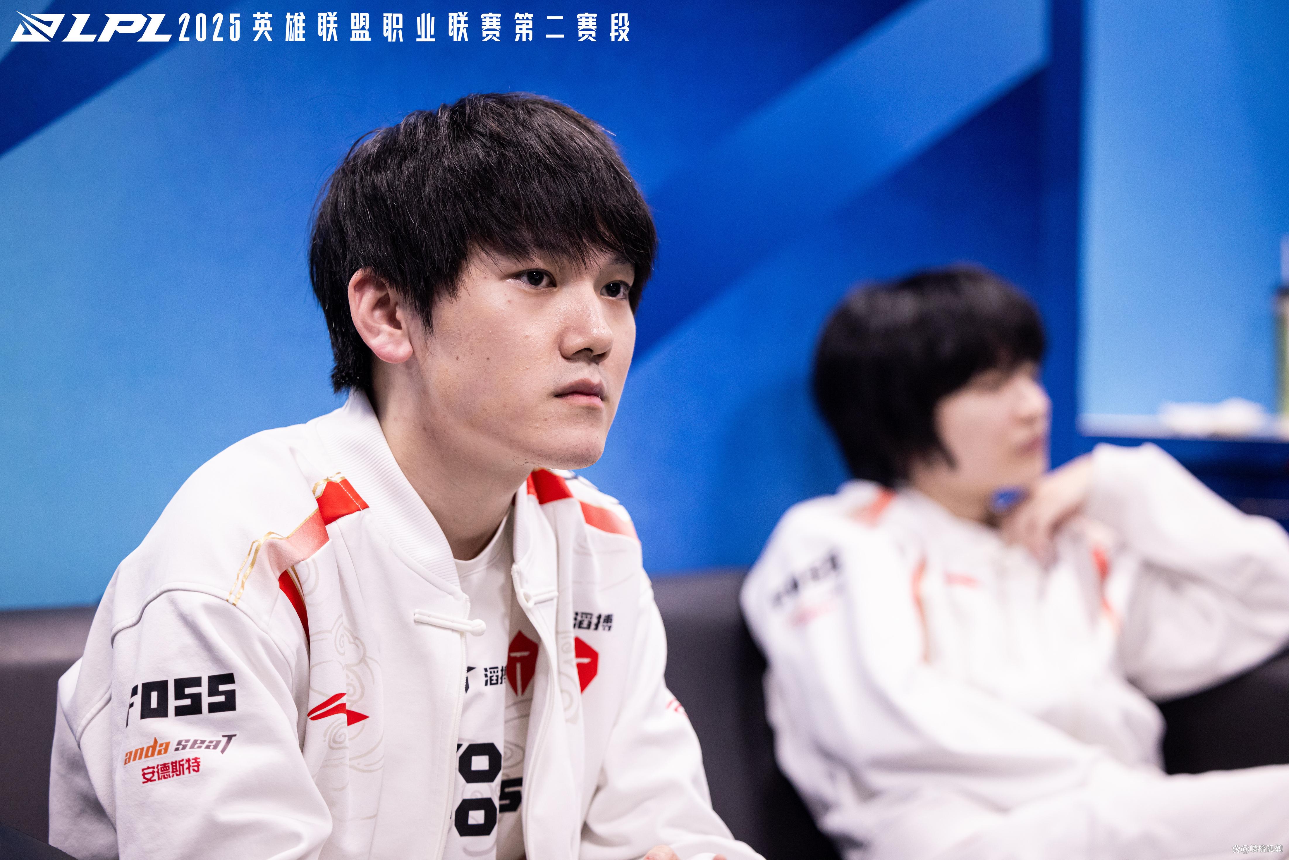 DK轻取TES，Doinb操刀奇招英雄翻盘峡谷大战淘汰赛，成为赛场最大亮点