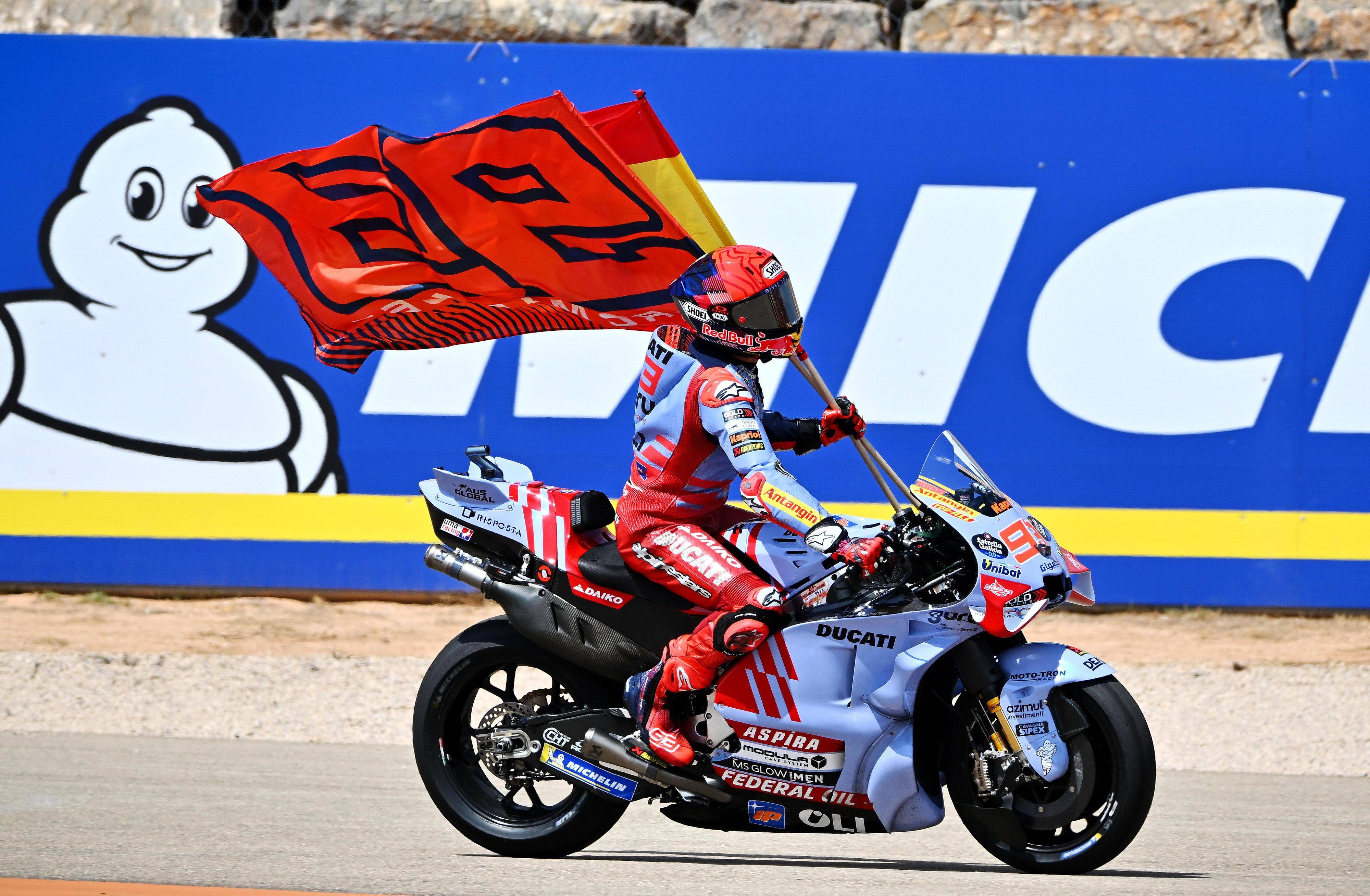 赛车选手赛后落泪，背后故事感人