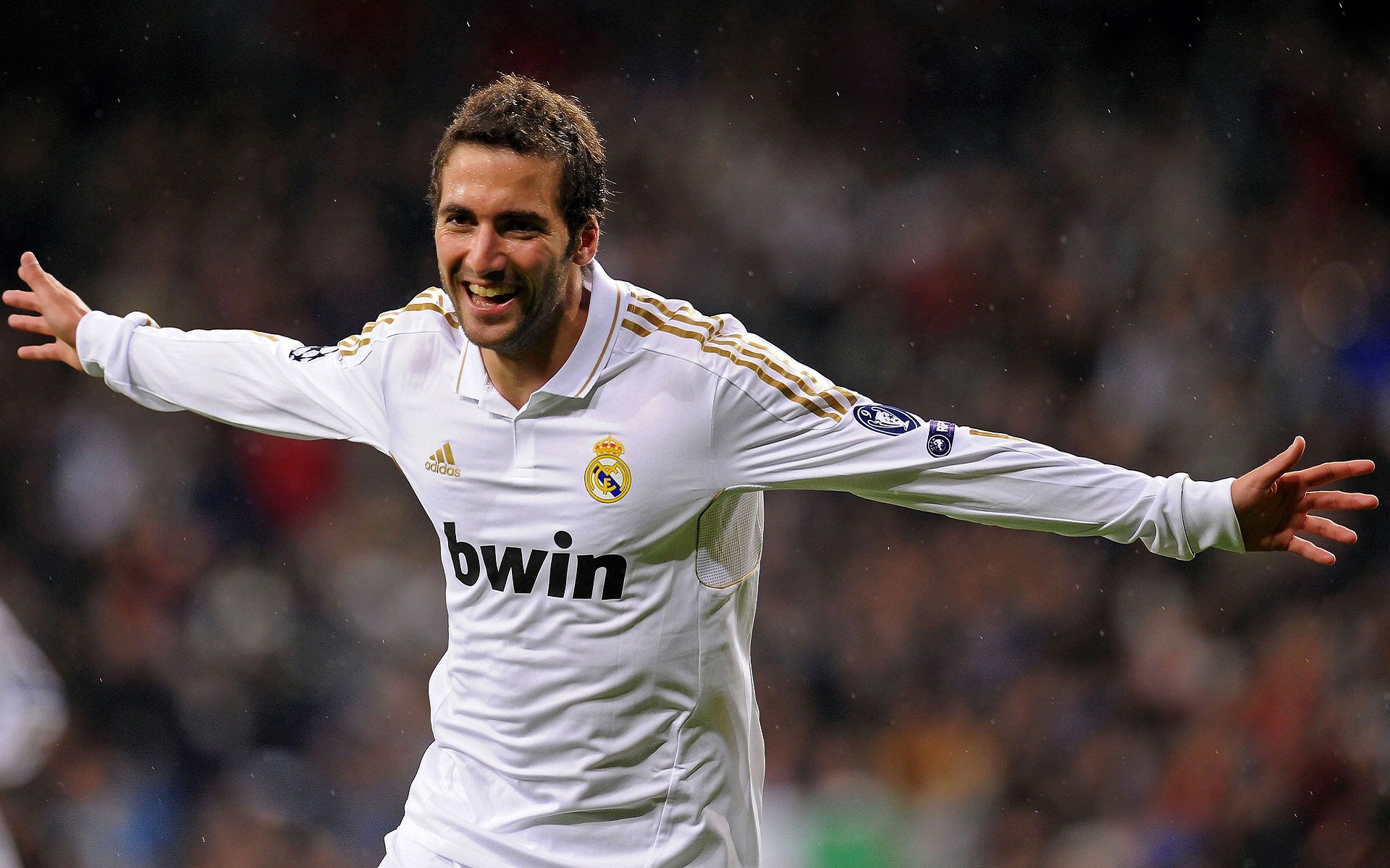 当活塞掀翻麦迪逊花园，勒布朗却在F1赛道接管比赛—体育的魔幻与现实，哪个更燃？