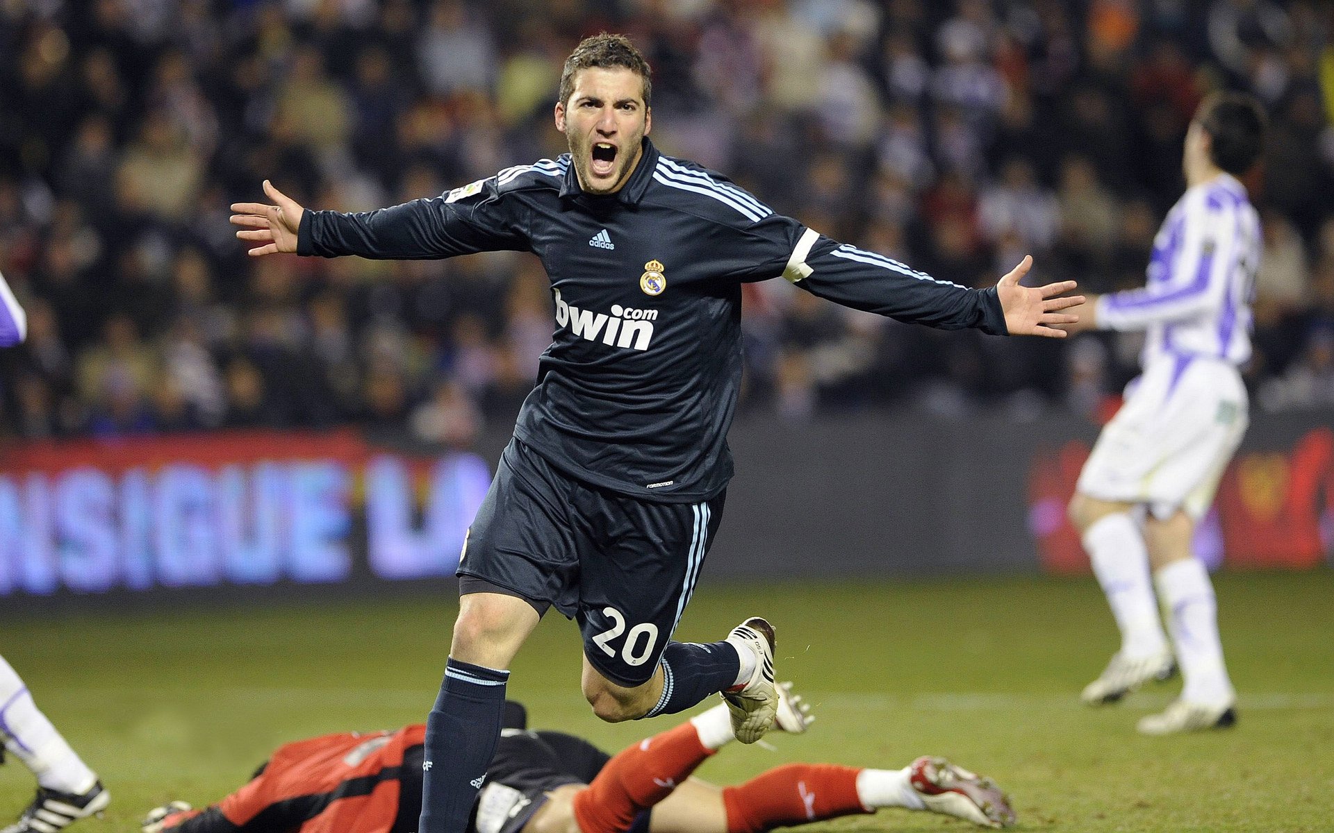 开云-马赛铁壁封锁哥斯达黎加锋线，加克波国家德比独舞定乾坤—足球世界的战术与个人英雄主义交响曲